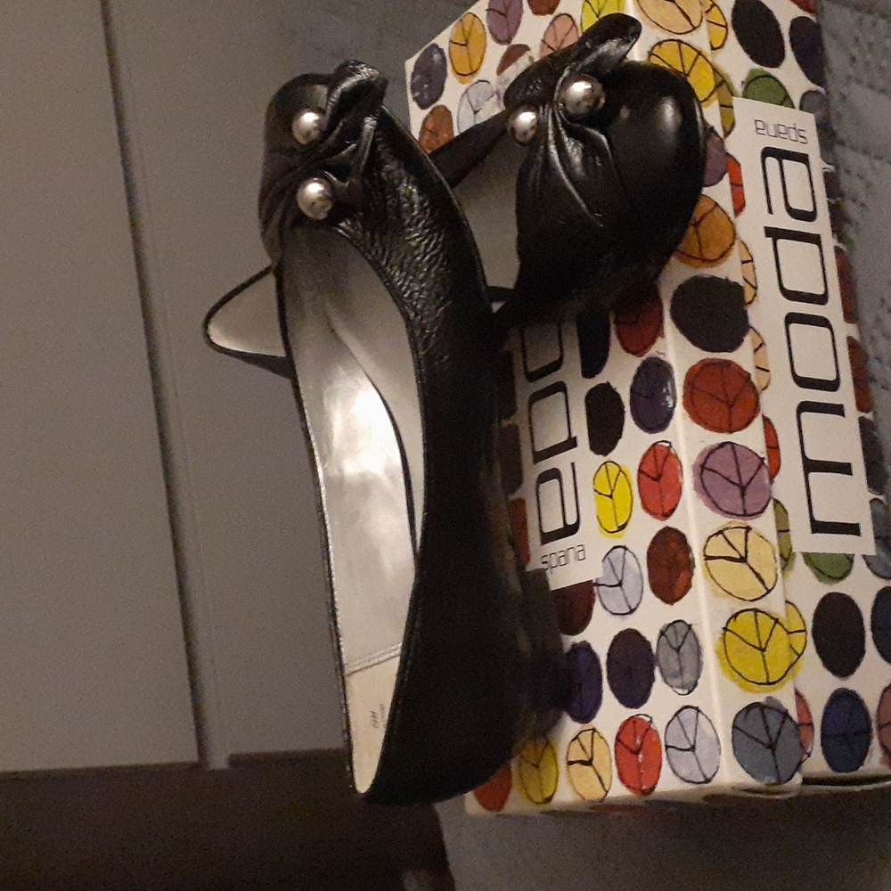 Shoes - Picture 3 of 4